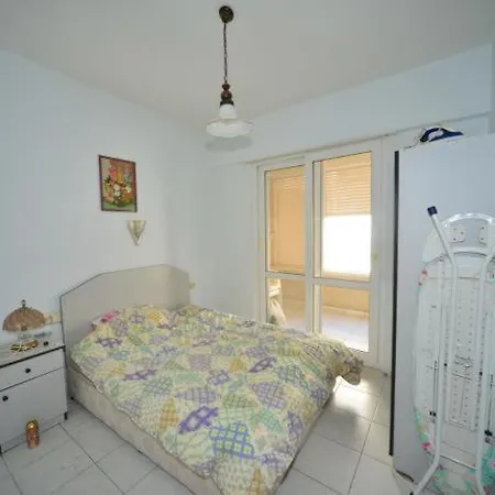 Earthquake S-a-f-e! - Nice Opposite Of Beach With Umbrellas, 3 Bikes, Smart Tv, Full Equipped Kitchen, Free Parking, Own 70mbps Wifi, Pool And Terrace, Play Ground, Barbecue, Table Games, Pick-up Service, Travel Agency Apartment Alanya